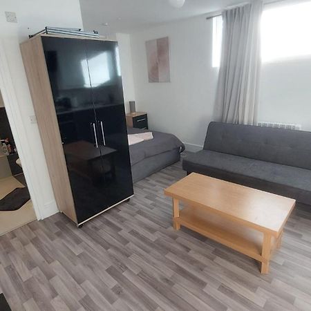 Spacious Studio Maidstone - Redecorated Oct 2023 Exterior foto