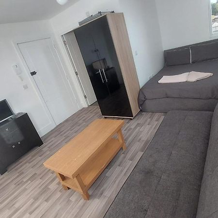 Spacious Studio Maidstone - Redecorated Oct 2023 Exterior foto